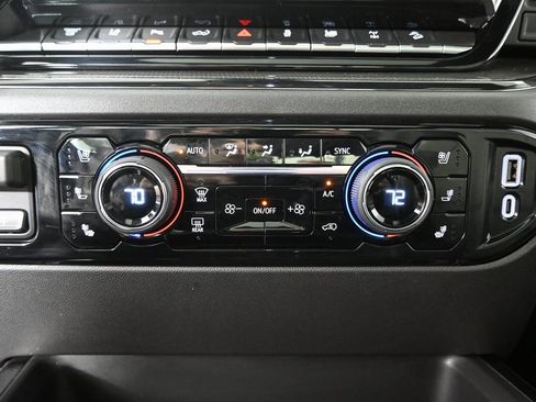 Used 2025 Chevrolet Silverado 2500 ZR2 w/ Technology Package image 30