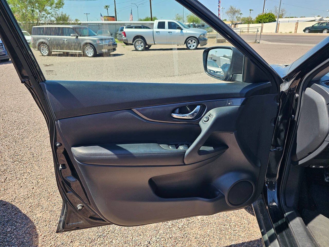 Used 2017 Nissan Rogue S FWD image 5