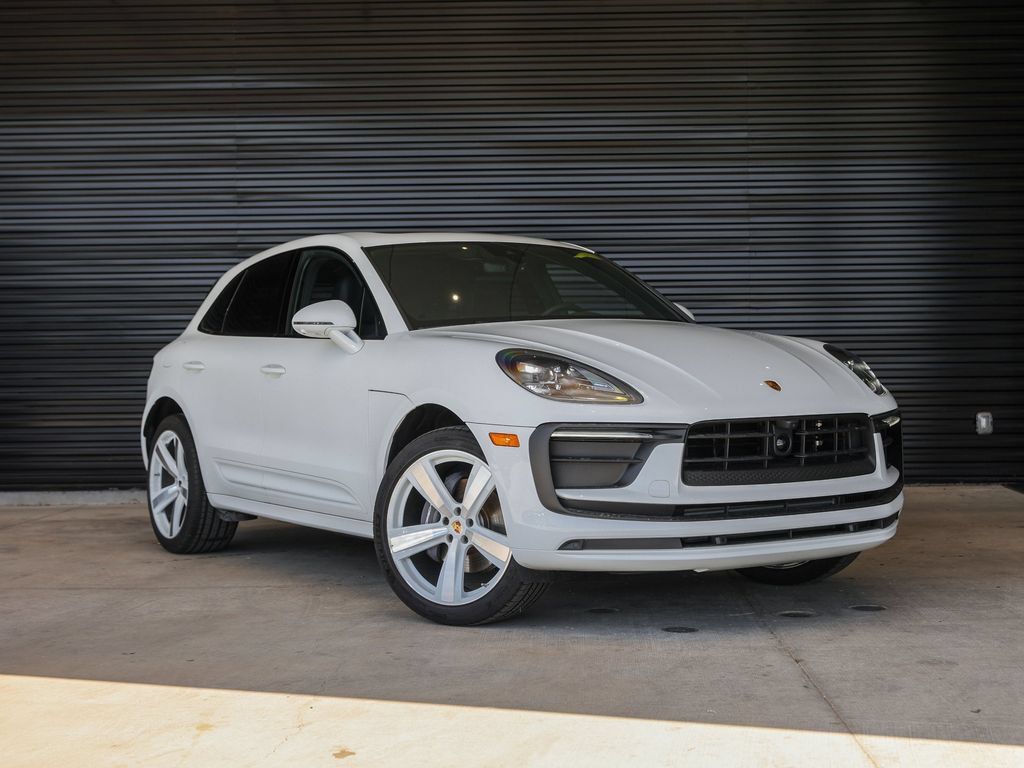 Certified 2026 Porsche Macan AWD/4WD image 9