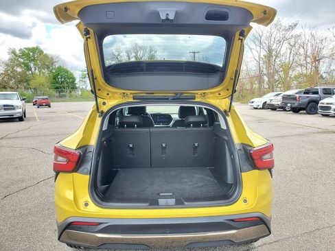 Used 2024 Chevrolet Trax ACTIV w/ Sunroof Package FWD image 9