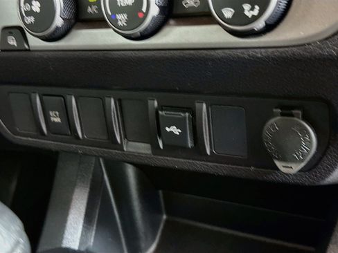 Used 2022 Toyota Tacoma SR RWD image 40