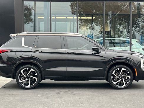 Used 2023 Mitsubishi Outlander SEL image 4