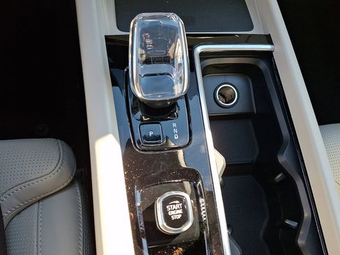 New 2026 Volvo XC60 B5 Ultra w/ Protection Package Premier image 9