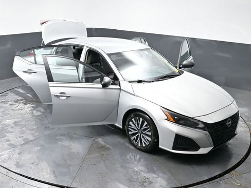 Used 2024 Nissan Altima 2.5 SV image 65