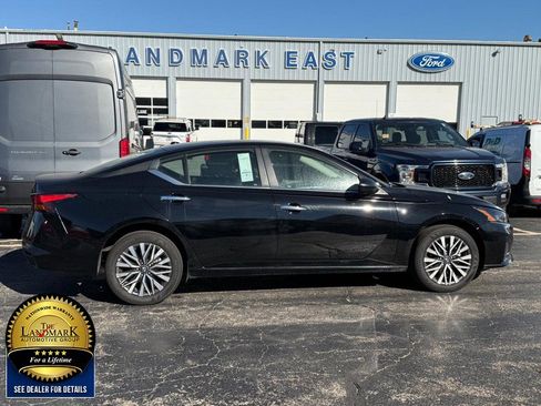 Used 2025 Nissan Altima 2.5 SV image 4