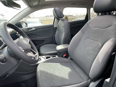 New 2026 Volkswagen Taos SE FWD image 18