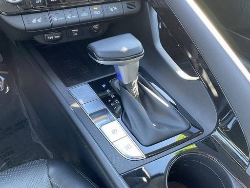 Used 2022 Hyundai Elantra Limited image 20