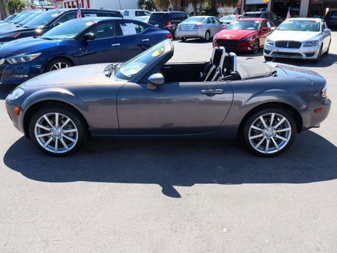 Used 2006 MAZDA MX-5 Miata Sport image 2