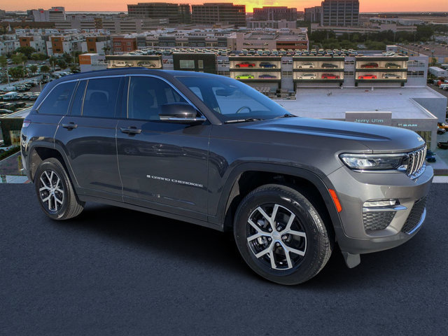 Used 2024 Jeep Grand Cherokee Limited RWD image 1