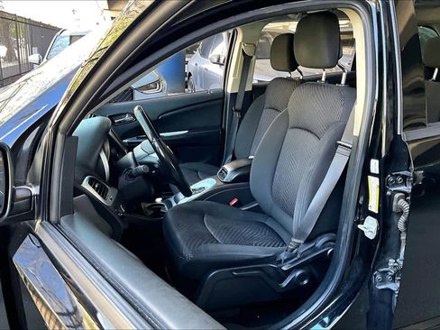Used 2019 Dodge Journey SE image 7