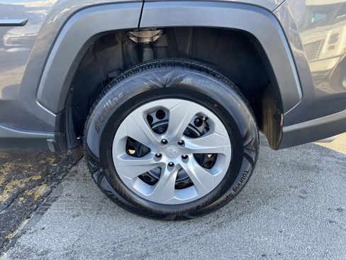 Used 2022 Toyota RAV4 LE image 10