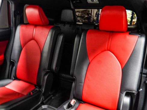 Used 2023 Toyota Highlander XSE FWD image 41