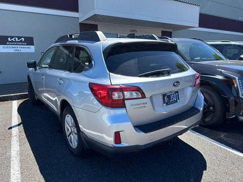 Used 2016 Subaru Outback 2.5i Premium AWD/4WD image 2