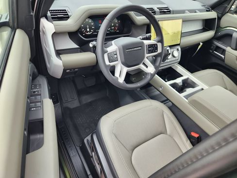 New 2026 Land Rover Defender 110 X-Dynamic SE AWD/4WD image 16