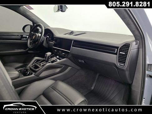 Used 2022 Porsche Cayenne Turbo GT image 12