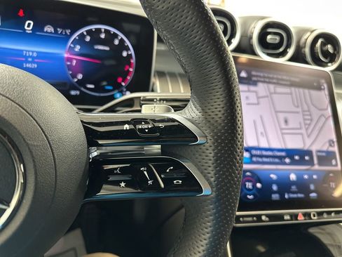 Used 2024 Mercedes-Benz GLC 300 4MATIC image 30