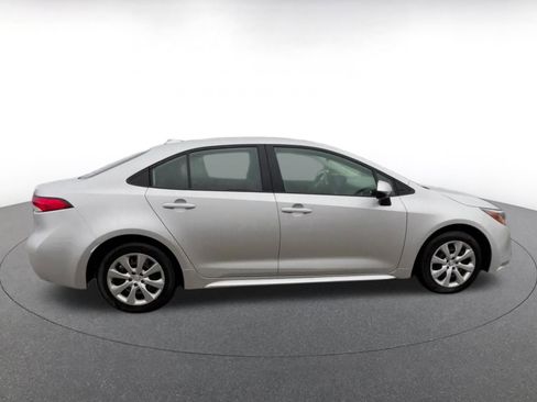 Used 2025 Toyota Corolla LE image 16