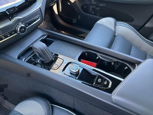 Used 2022 Volvo XC60 T8 R-Design w/ Advanced Package image 25