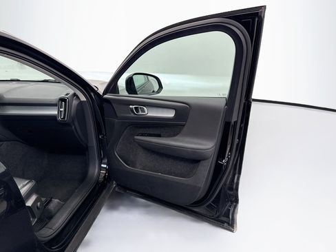 Used 2022 Volvo XC40 T5 Momentum AWD/4WD image 33
