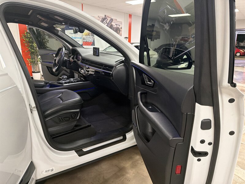 Used 2018 Audi Q7 3.0T Prestige w/ Prestige Package AWD/4WD image 54
