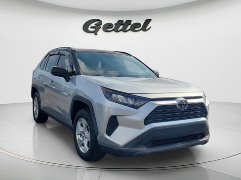 Used 2021 Toyota RAV4 LE FWD image 3