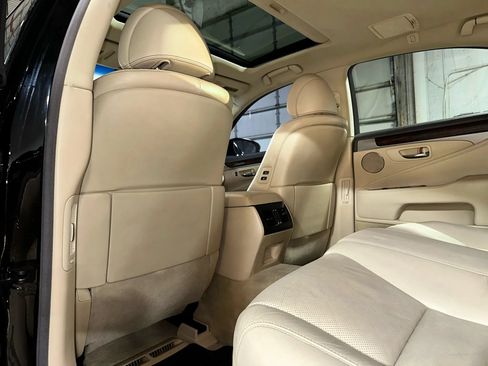 Used 2014 Lexus LS 460 AWD w/ Comfort Package image 28