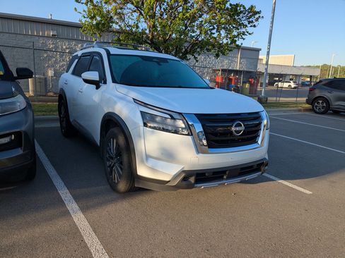 Used 2025 Nissan Pathfinder SL w/ SL Premium Package image 1