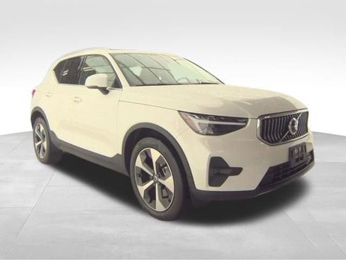 Used 2023 Volvo XC40 B5 Plus w/ Protection Package Premier AWD/4WD image 11