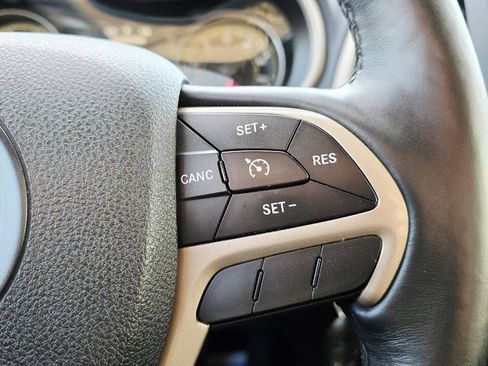 Used 2015 Jeep Cherokee Latitude w/ Cold Weather Group AWD/4WD image 27