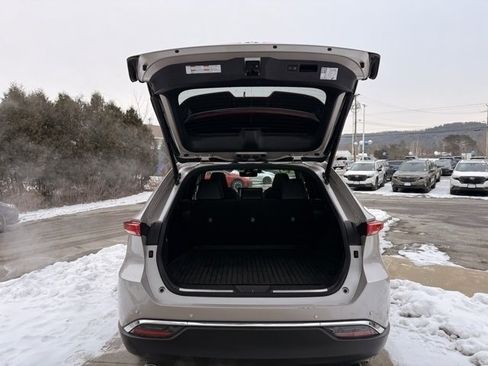 Used 2023 Toyota Venza Limited image 6