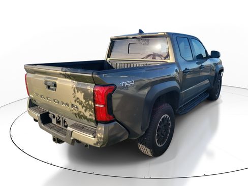 Used 2026 Toyota Tacoma TRD Off-Road w/ TRD Off Road Upgrade Package AWD/4WD image 4