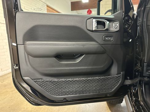 Used 2023 Jeep Wrangler Unlimited Rubicon 4xe w/ Cold Weather Group AWD/4WD image 25