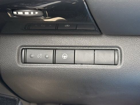 Certified 2022 Nissan Pathfinder SV w/ SV Black Package image 32