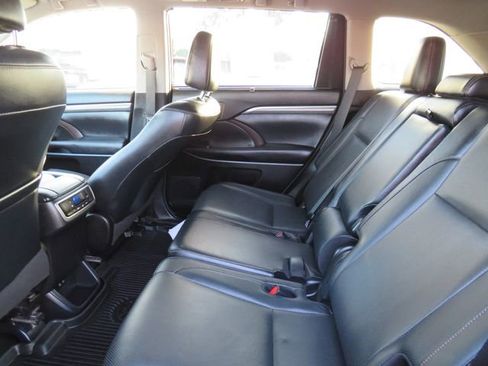 Used 2018 Toyota Highlander Limited image 18