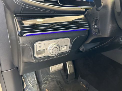 Used 2021 Mercedes-Benz Maybach GLS 600 4MATIC image 55