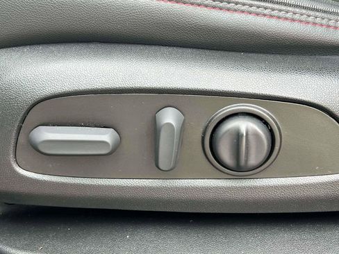 Used 2023 Chevrolet Traverse RS image 18