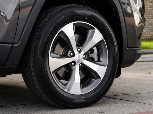 Used 2022 Jeep Cherokee Limited image 68