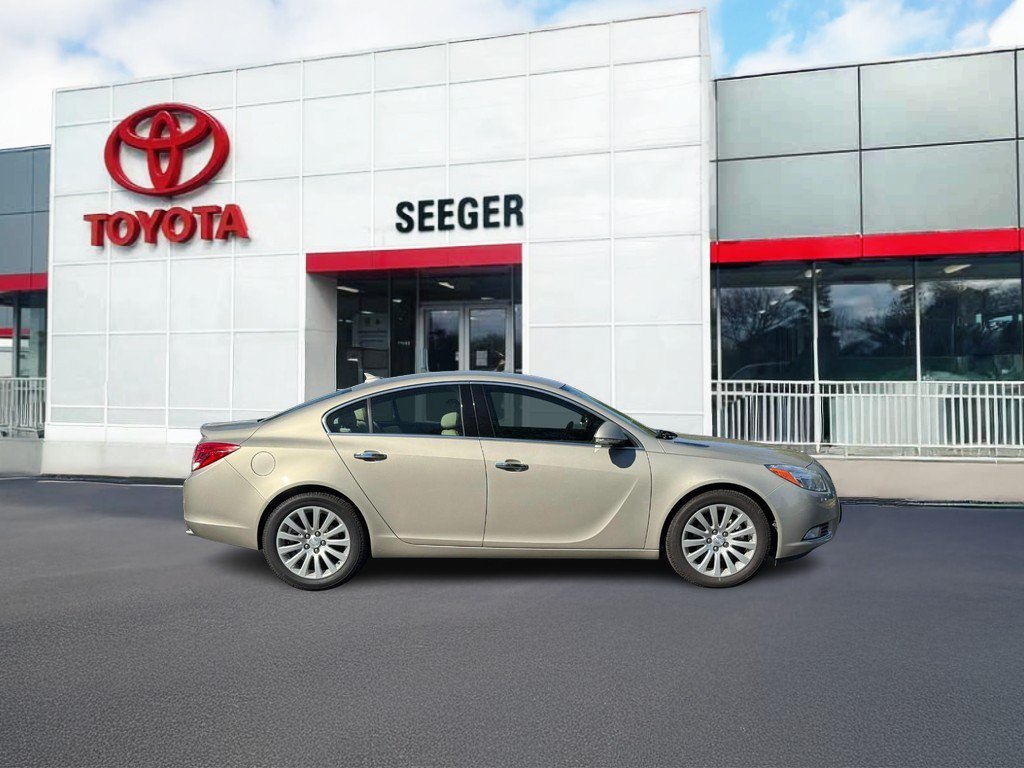 Used 2013 Buick Regal Premium FWD image 2