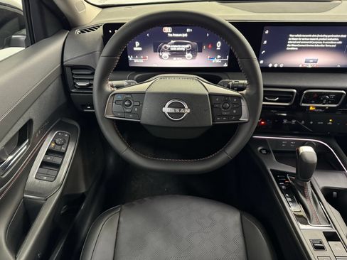 Used 2026 Nissan Sentra SR w/ SR Premium Package FWD image 15