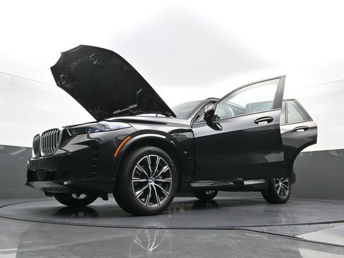 Used 2025 BMW X5 xDrive40i w/ M Sport Package image 41