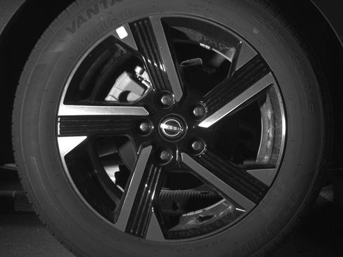 Used 2025 Nissan Sentra SV FWD image 15