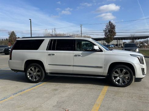 Used 2016 Cadillac Escalade ESV Luxury image 5