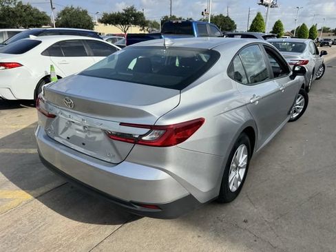 Used 2025 Toyota Camry LE FWD image 5