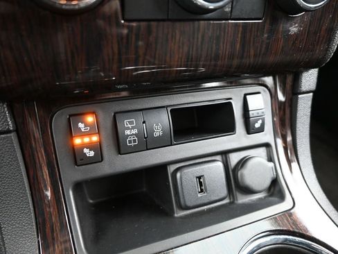 Used 2017 Chevrolet Traverse LT image 18