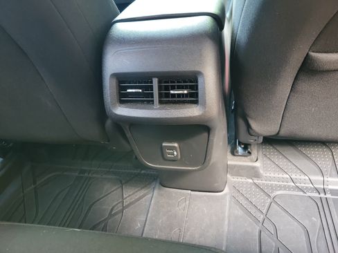 Used 2023 Chevrolet Equinox LS w/ LS Convenience Package FWD image 16