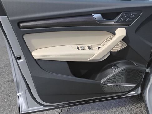 Certified 2024 Audi Q5 e Premium Plus image 16