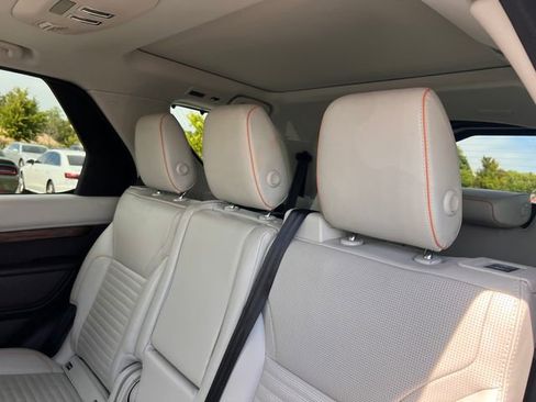 Used 2017 Land Rover Discovery HSE Luxury AWD/4WD image 22