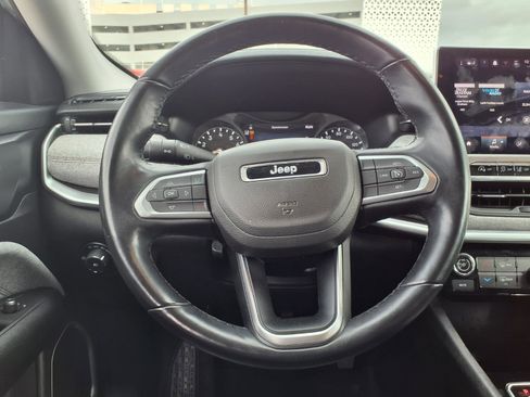 Used 2022 Jeep Compass Latitude image 12