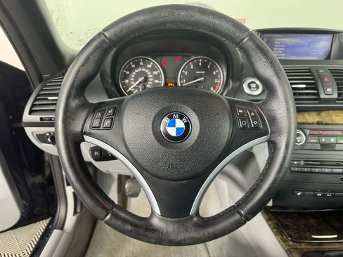 Used 2009 BMW 135i Convertible image 22