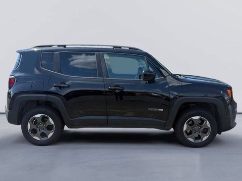 Used 2016 Jeep Renegade Latitude AWD/4WD image 2